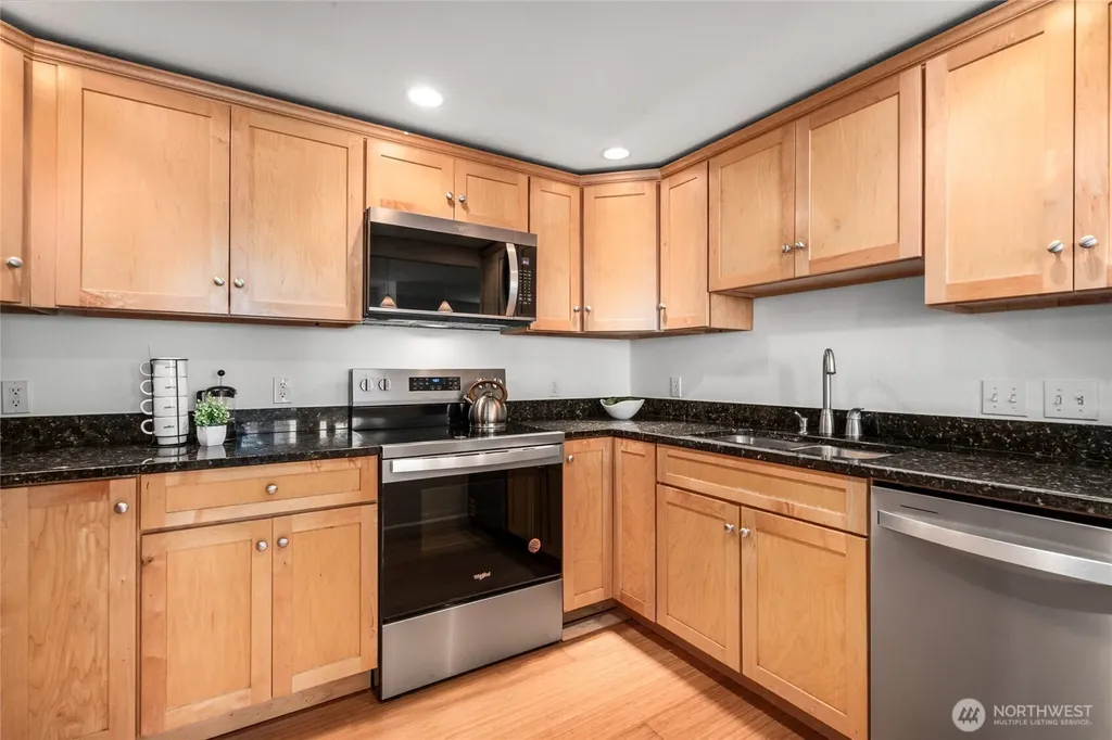 410 W Roy Street Seattle WA 98119