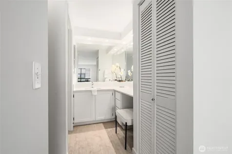 410 W Roy Street Seattle WA 98119