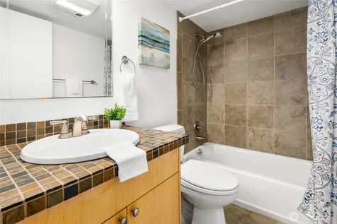 410 W Roy Street Seattle WA 98119