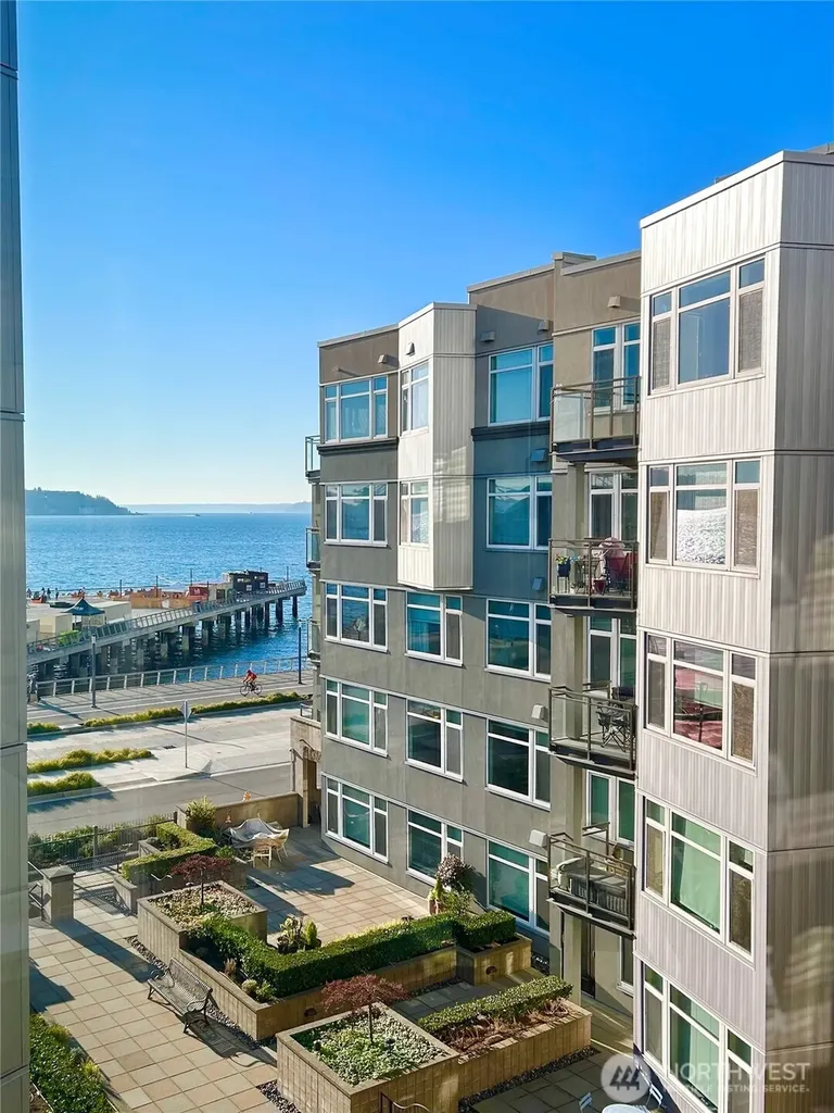 1900 Alaskan Way Seattle WA 98101
