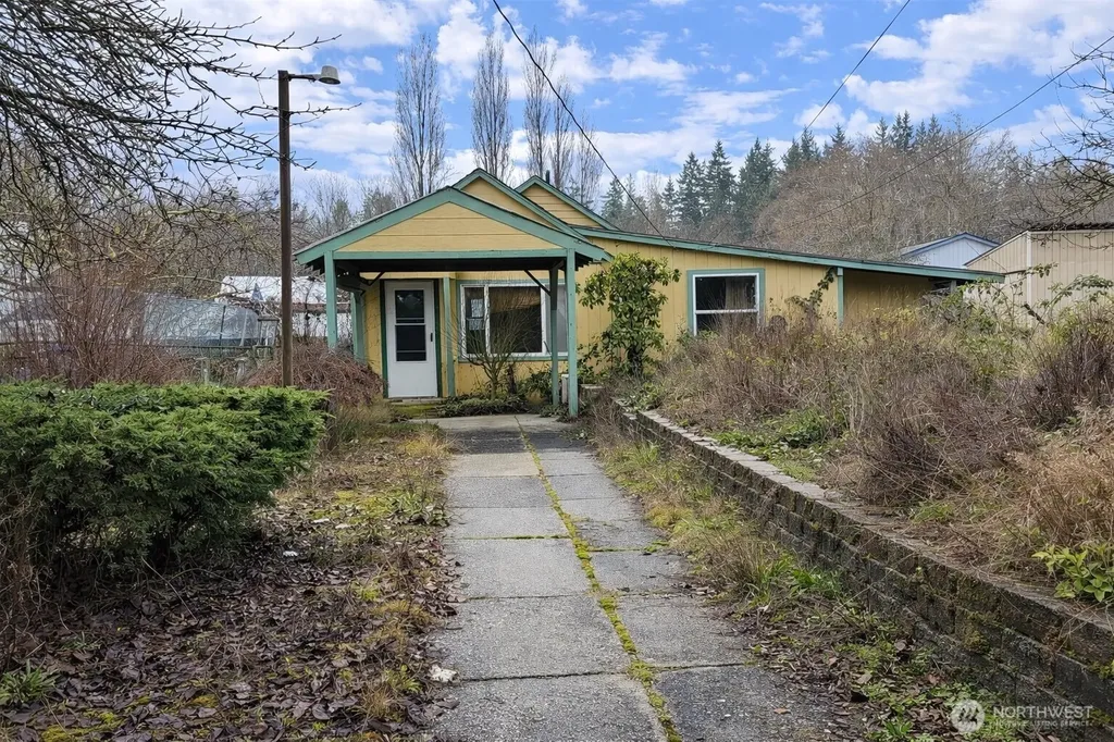 425 Sunnyhill Road W Bremerton WA 98312
