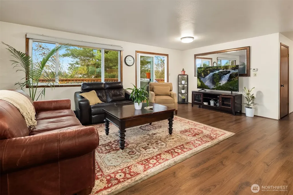 609 NW Broadway Street Coupeville WA 98239