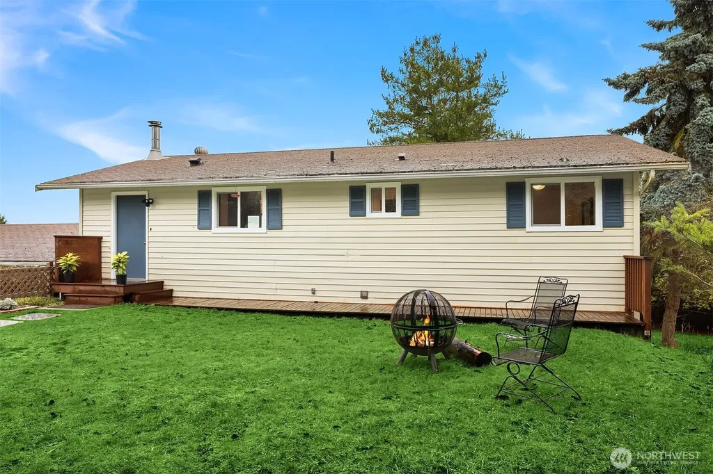 609 NW Broadway Street Coupeville WA 98239