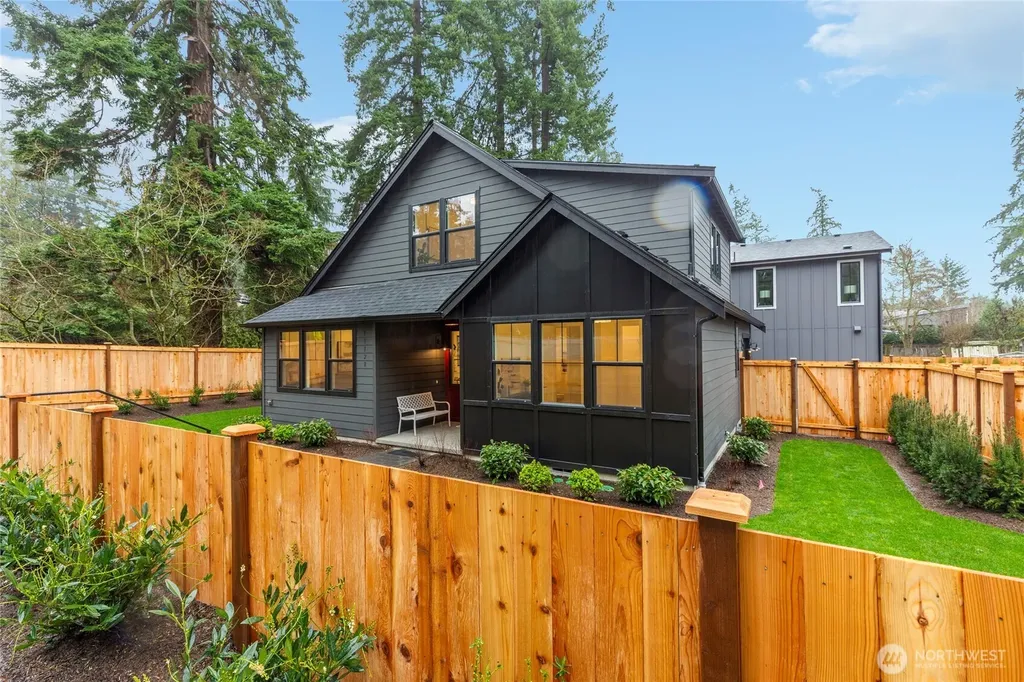 11128 116th Avenue NE Kirkland WA 98033