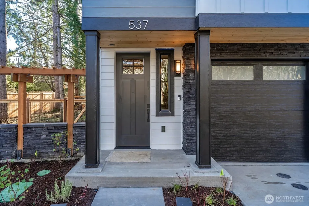 537 NW Juniper Street Issaquah WA 98027