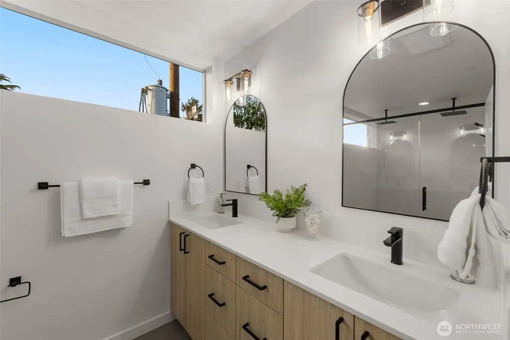 1203 N Allen Place Seattle WA 98103