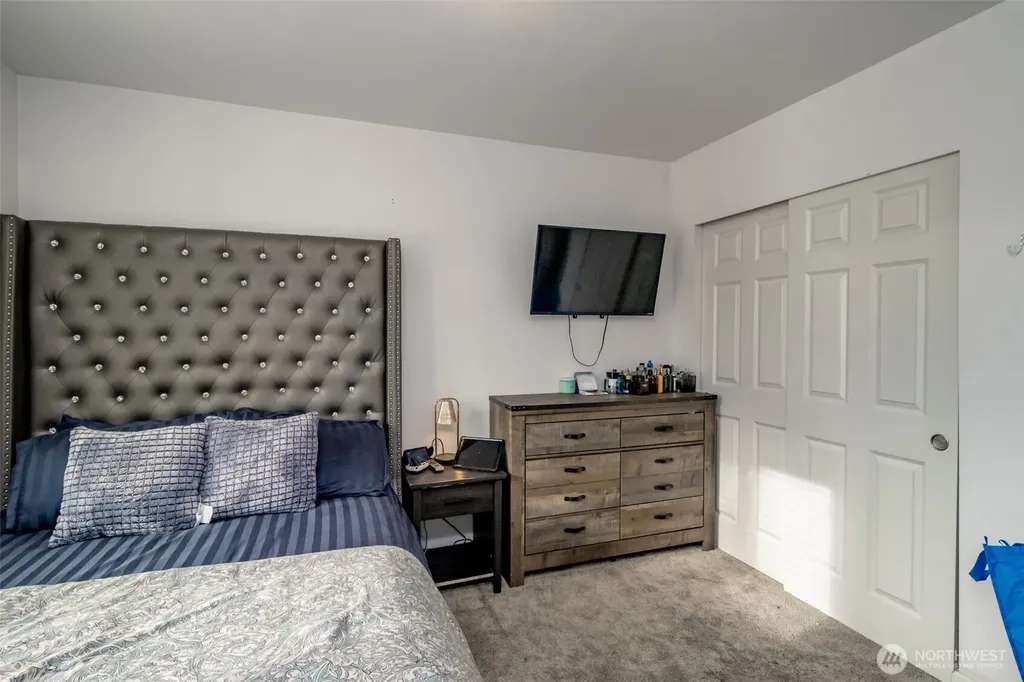 5305 Military Rd E Tacoma WA 98446