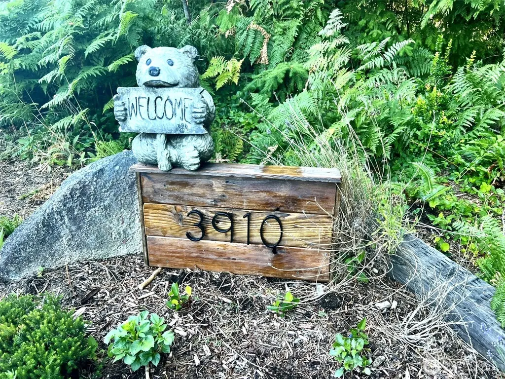 3910 E Harstine Island Road S Shelton WA 98584