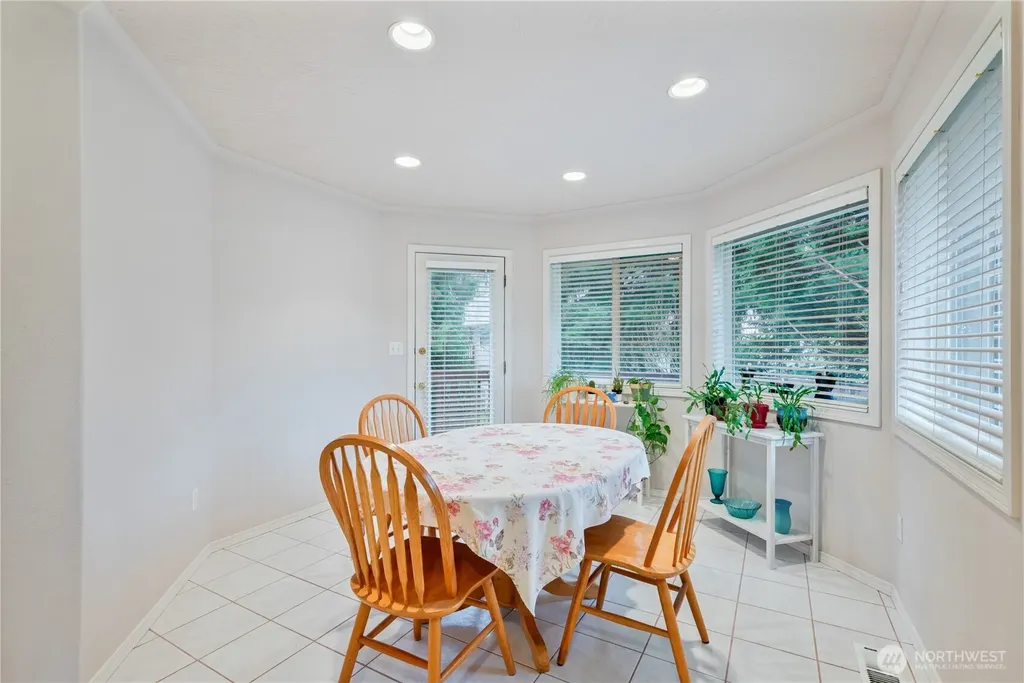 214 St. James Court Longview WA 98632