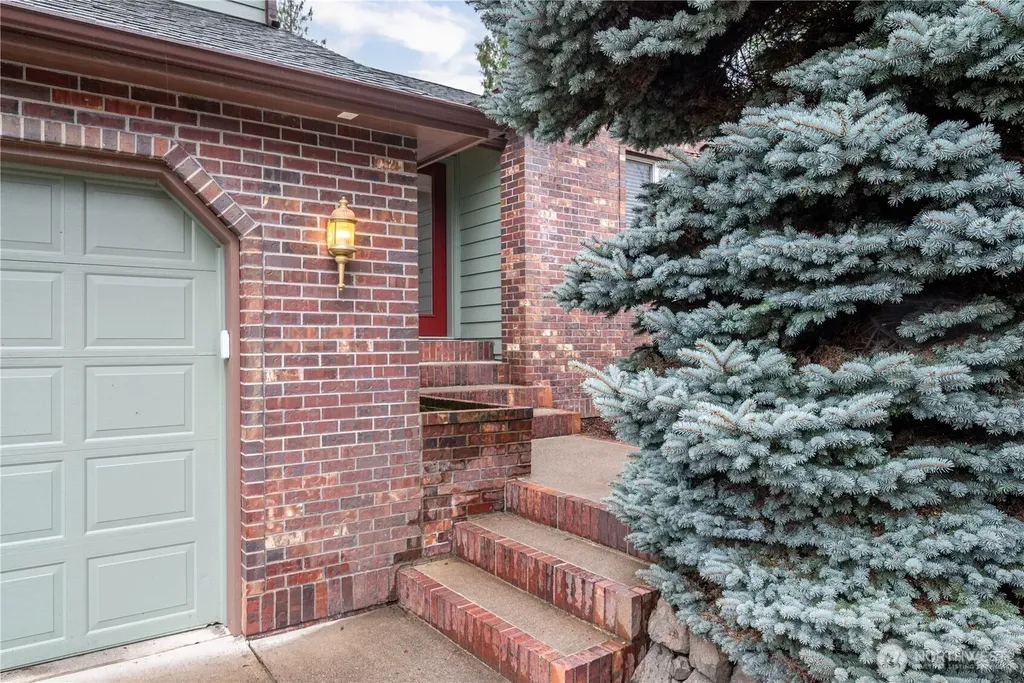 214 St. James Court Longview WA 98632
