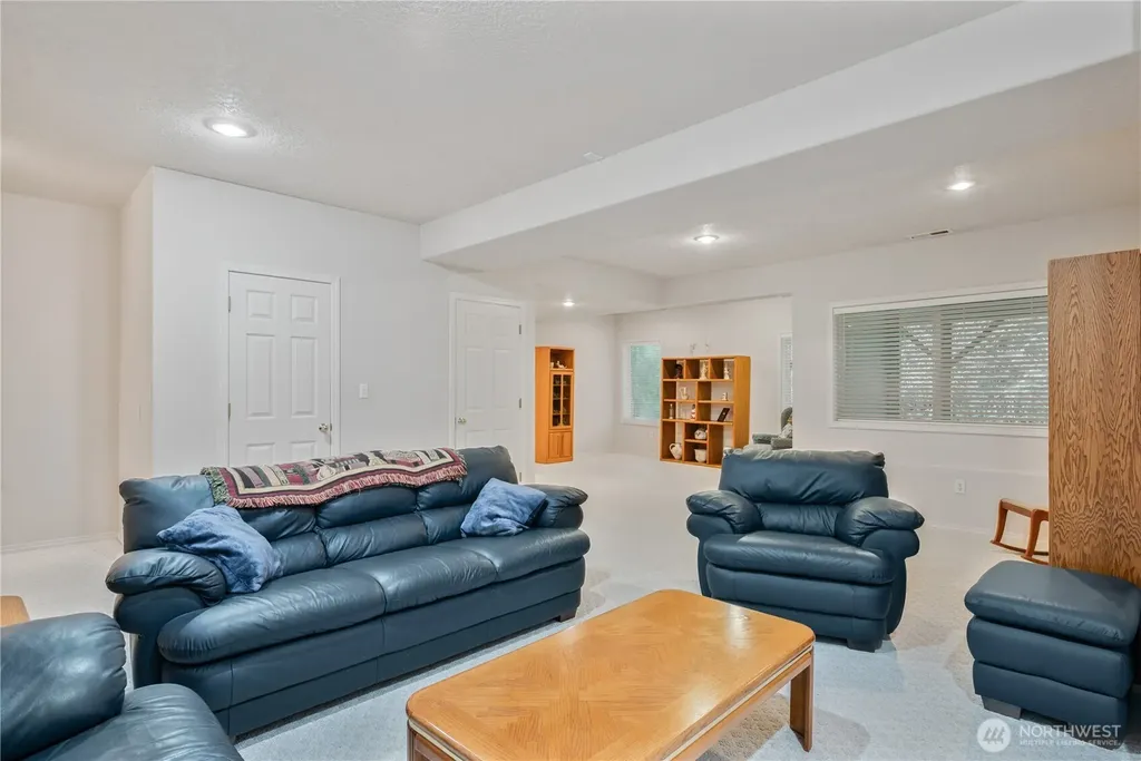 214 St. James Court Longview WA 98632