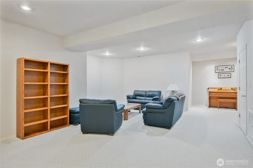 214 St. James Court Longview WA 98632