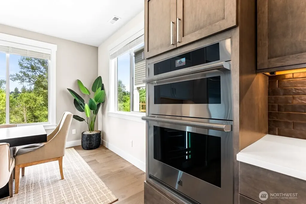 19507 81st Place NE Kenmore WA 98028