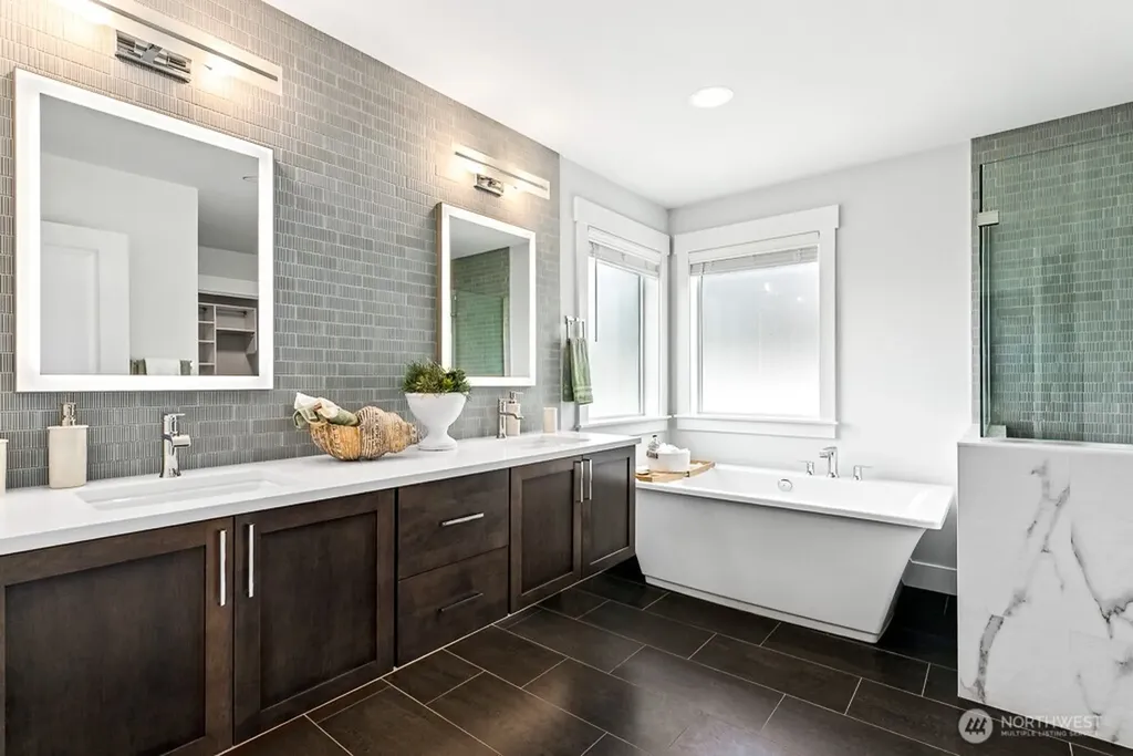 19507 81st Place NE Kenmore WA 98028