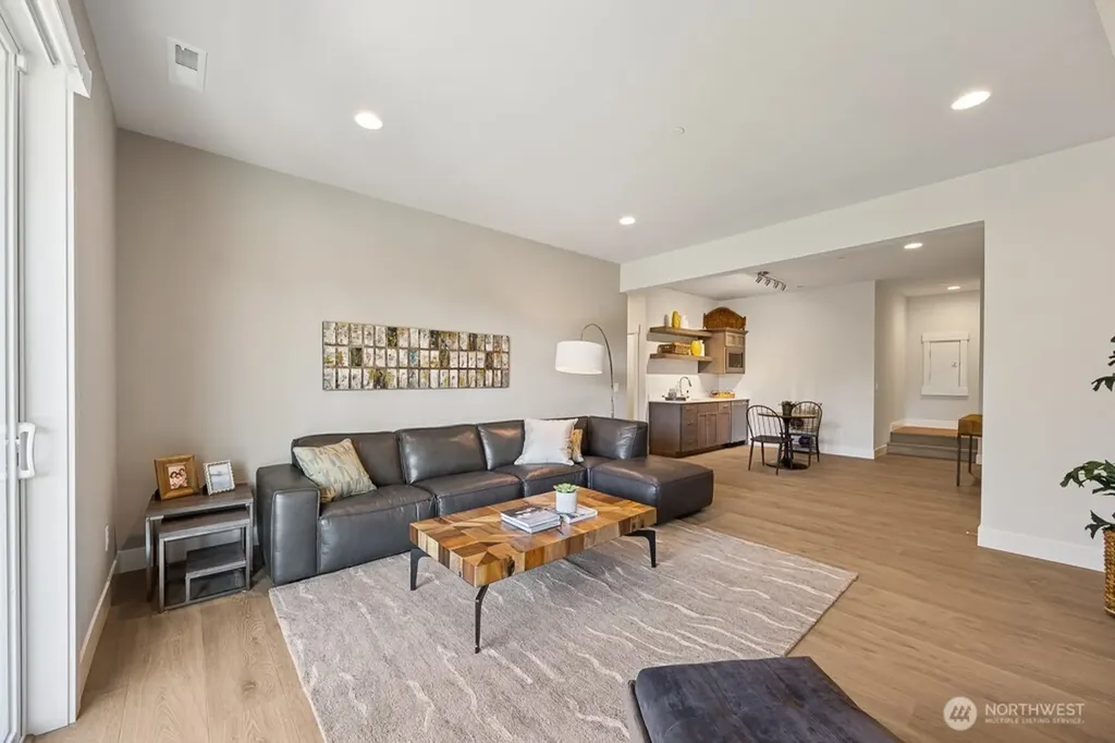 19507 81st Place NE Kenmore WA 98028