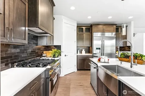 19507 81st Place NE Kenmore WA 98028
