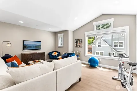 19507 81st Place NE Kenmore WA 98028
