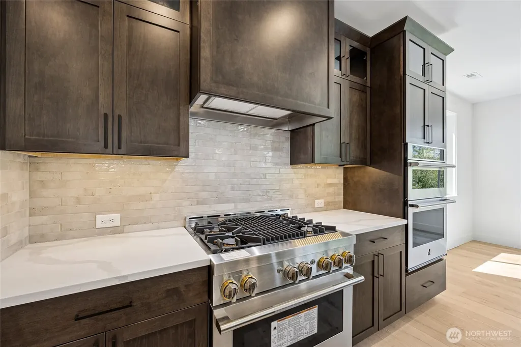 19515 81st Place NE Kenmore WA 98028
