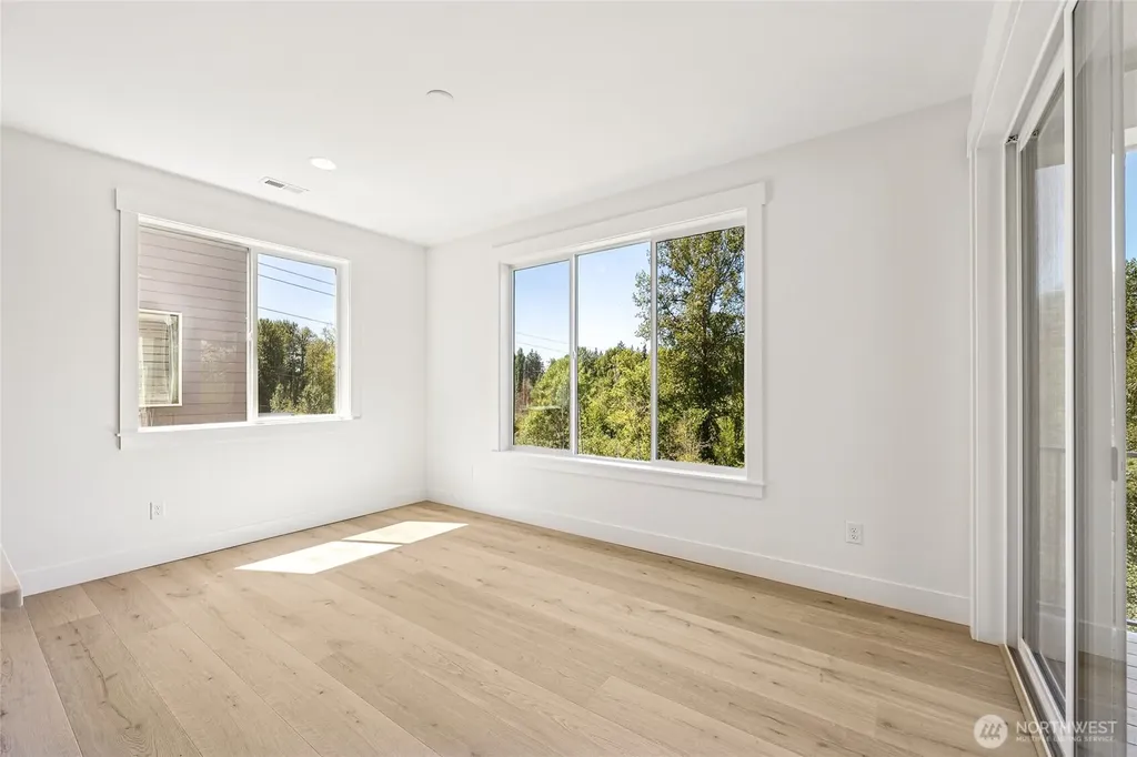 19515 81st Place NE Kenmore WA 98028