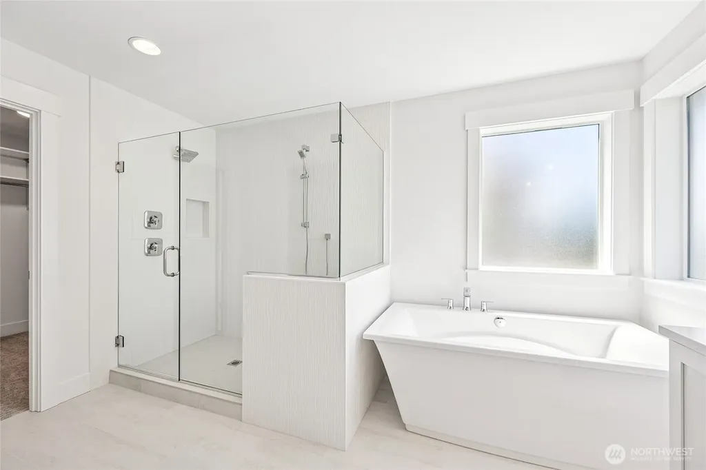 19515 81st Place NE Kenmore WA 98028