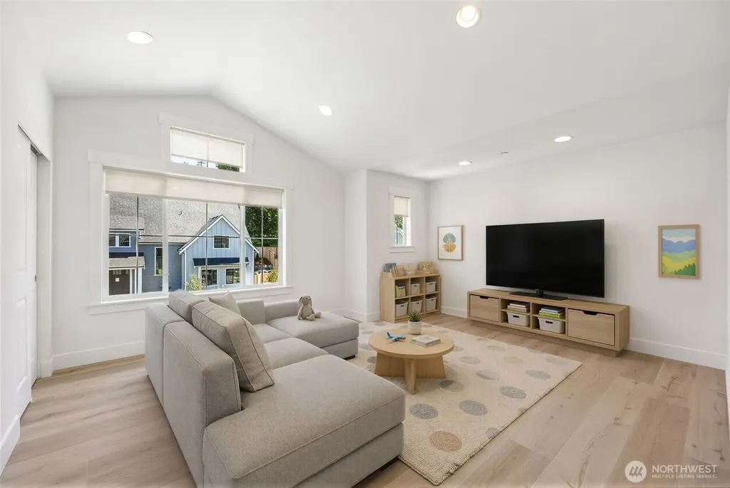 19515 81st Place NE Kenmore WA 98028
