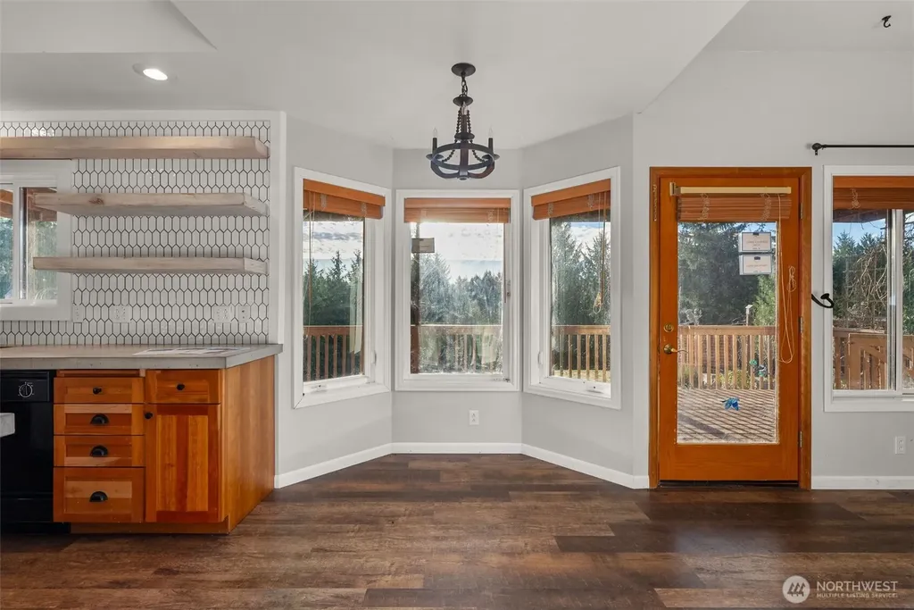 15 Spruce Lane South Bend WA 98586