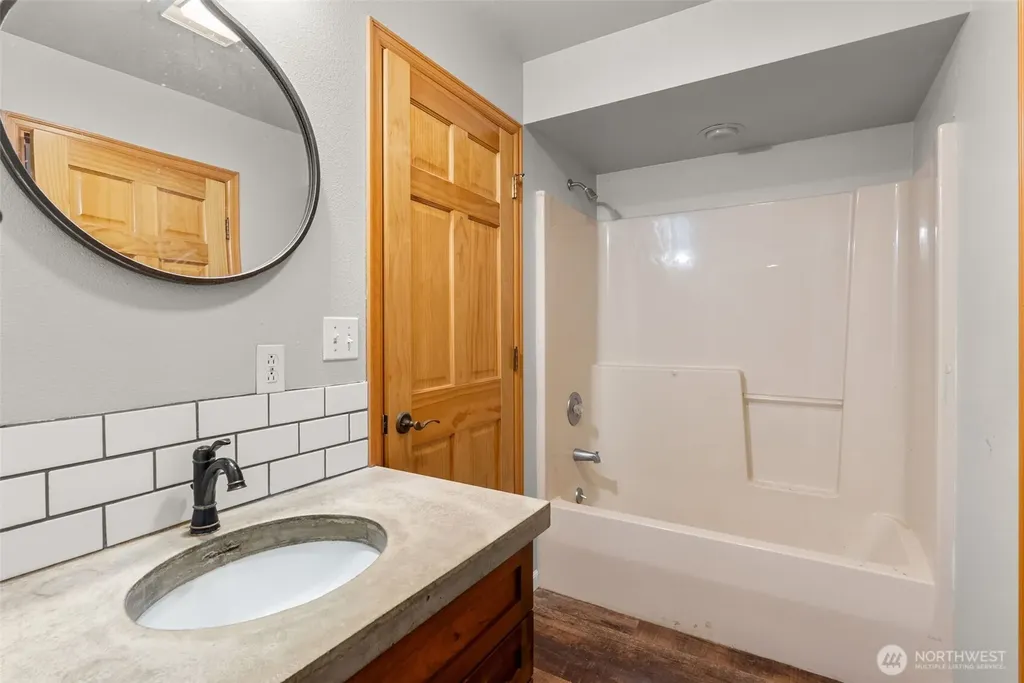 15 Spruce Lane South Bend WA 98586