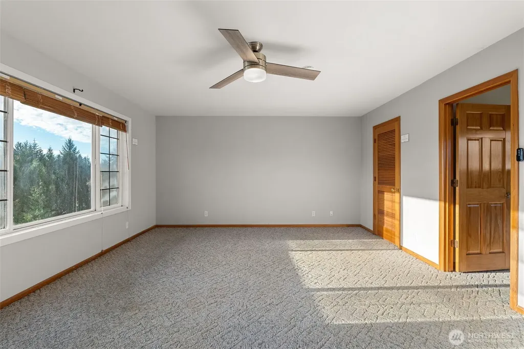 15 Spruce Lane South Bend WA 98586