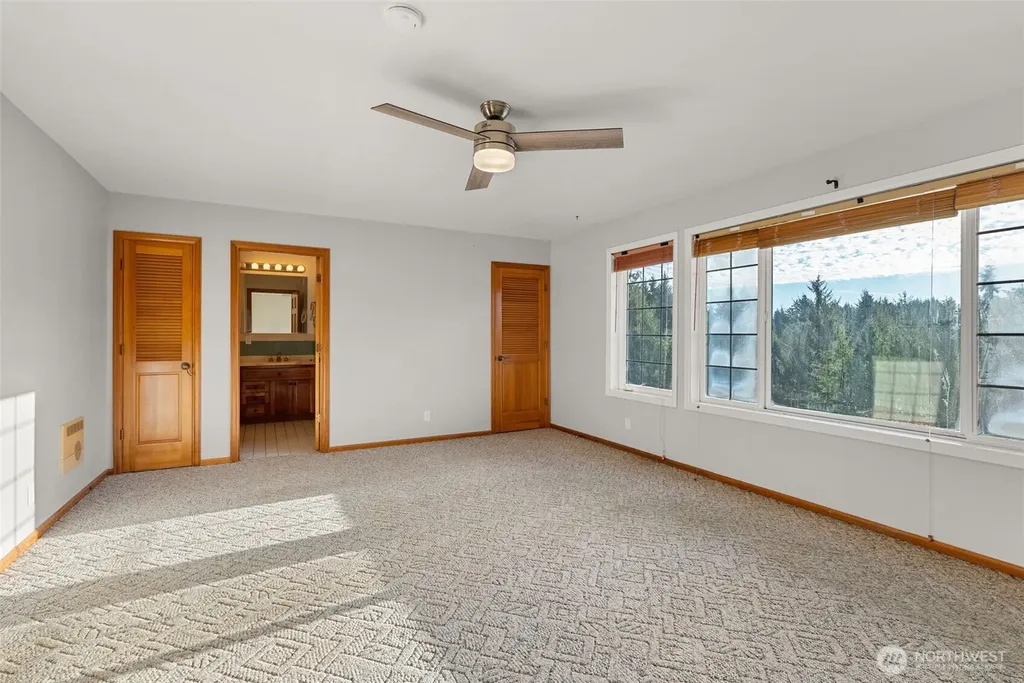 15 Spruce Lane South Bend WA 98586