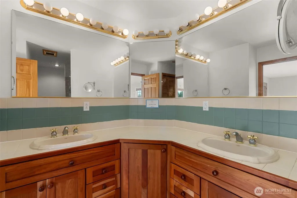 15 Spruce Lane South Bend WA 98586