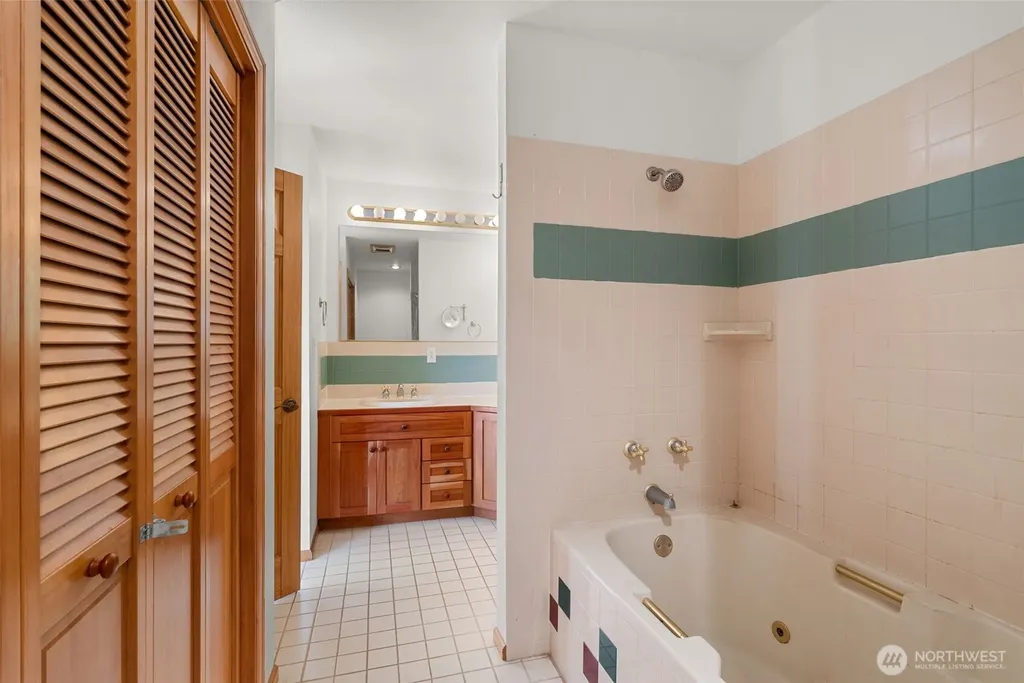 15 Spruce Lane South Bend WA 98586
