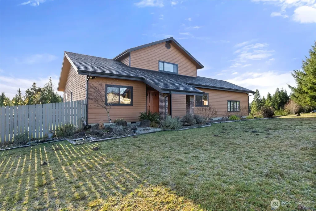 15 Spruce Lane South Bend WA 98586