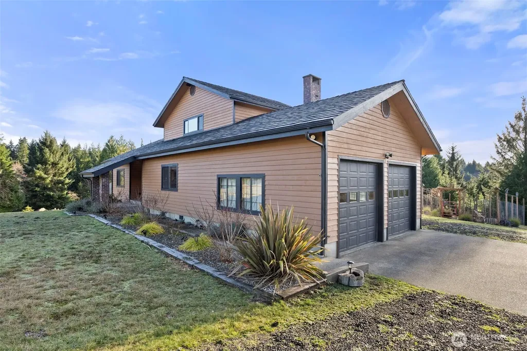 15 Spruce Lane South Bend WA 98586