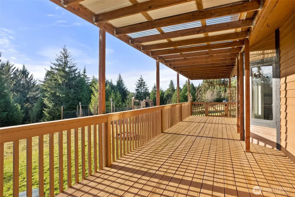 15 Spruce Lane South Bend WA 98586