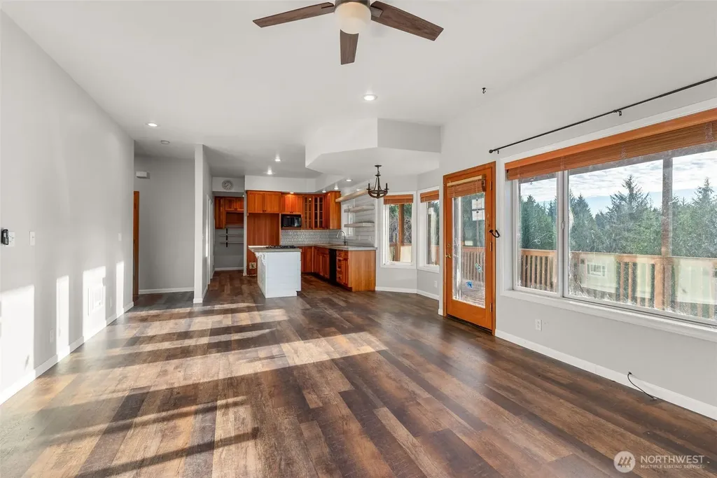 15 Spruce Lane South Bend WA 98586