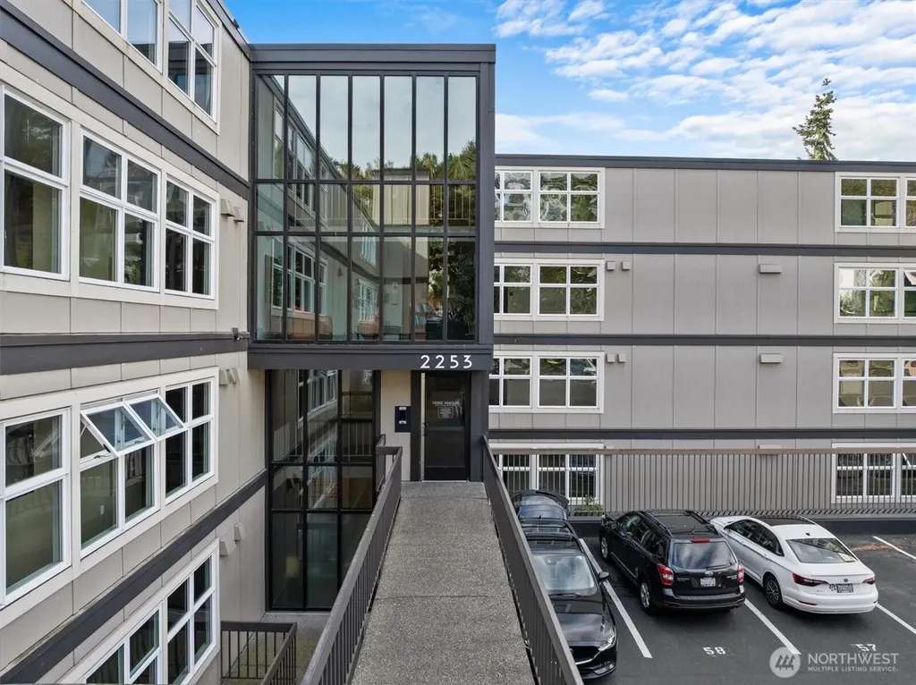 2253 Gilman Drive W Seattle WA 98119