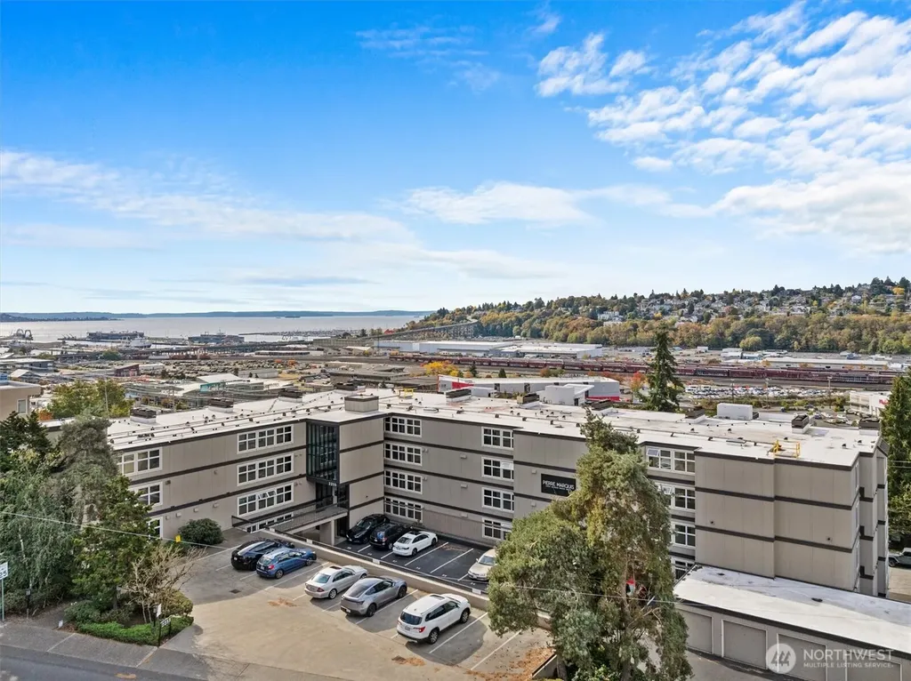 2253 Gilman Drive W Seattle WA 98119