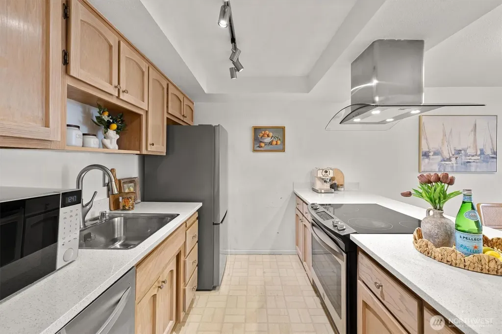2253 Gilman Drive W Seattle WA 98119