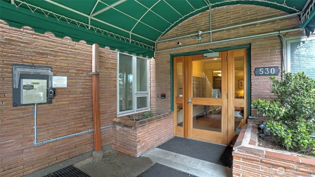 530 W Olympic Place Seattle WA 98119