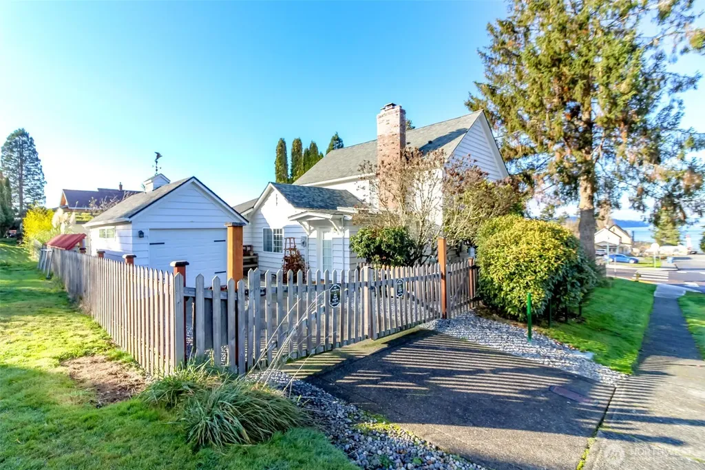 1514 Rainier Street Steilacoom WA 98388