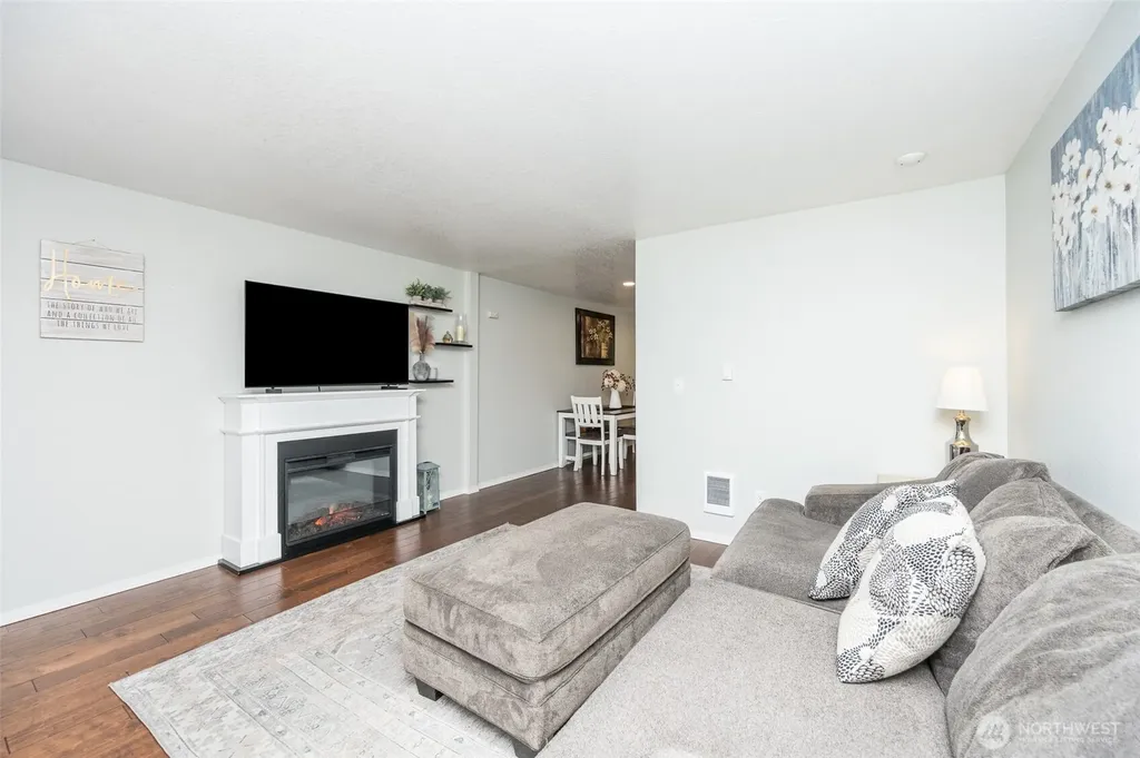 5726 99th Street Ct E Puyallup WA 98373
