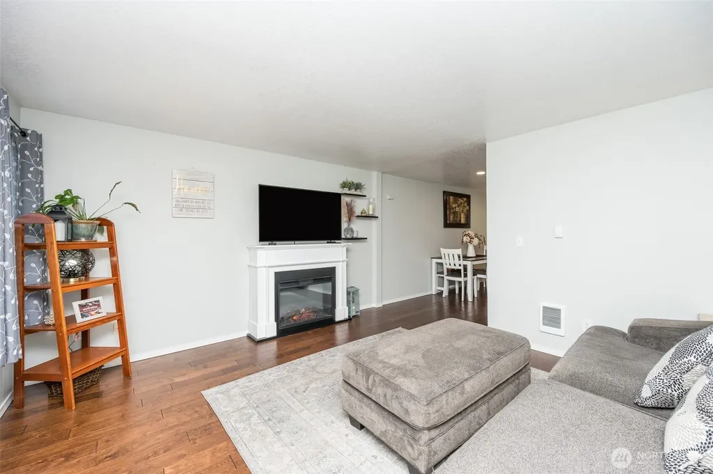5726 99th Street Ct E Puyallup WA 98373