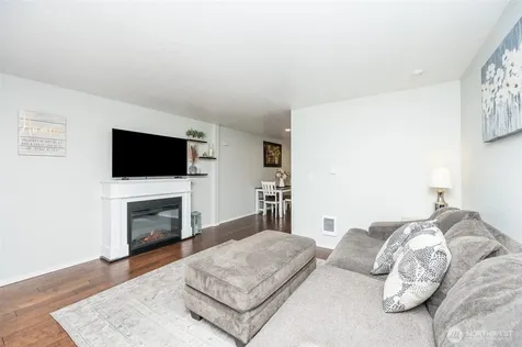 5726 99th Street Ct E Puyallup WA 98373