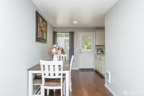 5726 99th Street Ct E Puyallup WA 98373