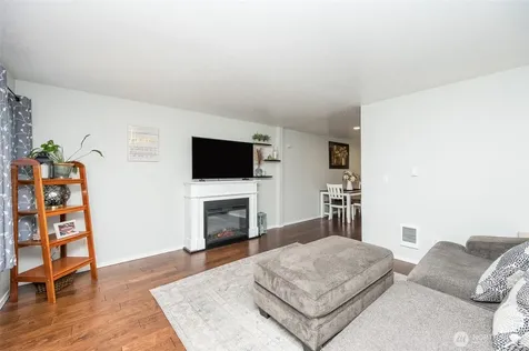 5726 99th Street Ct E Puyallup WA 98373