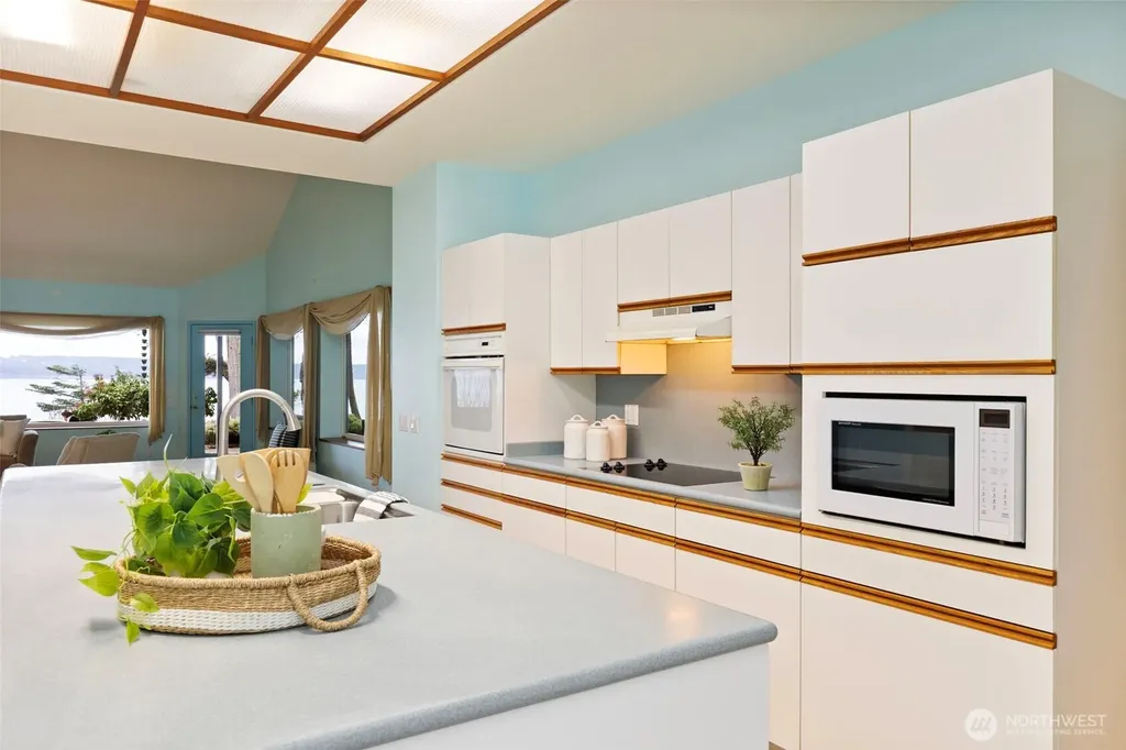 824 Schwartz Road Nordland WA 98358