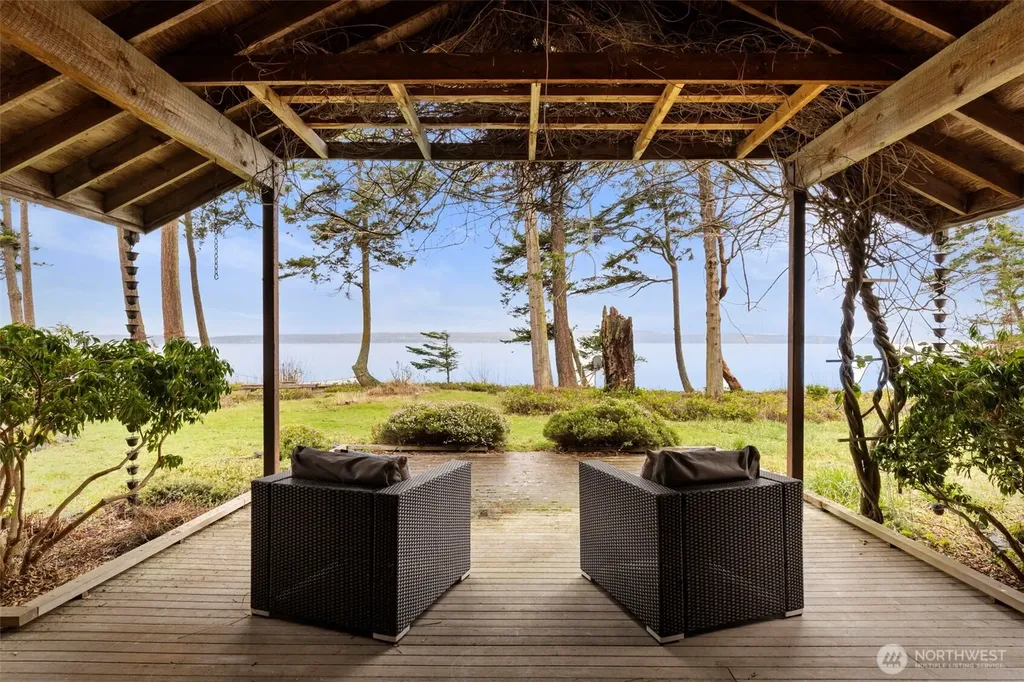 824 Schwartz Road Nordland WA 98358
