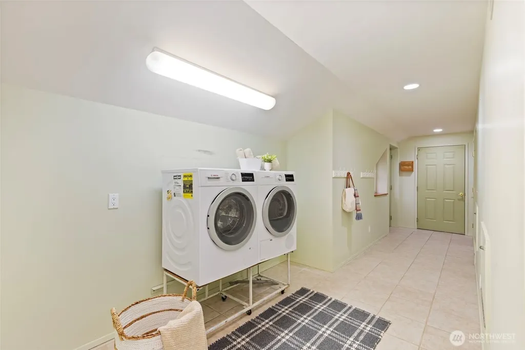 824 Schwartz Road Nordland WA 98358