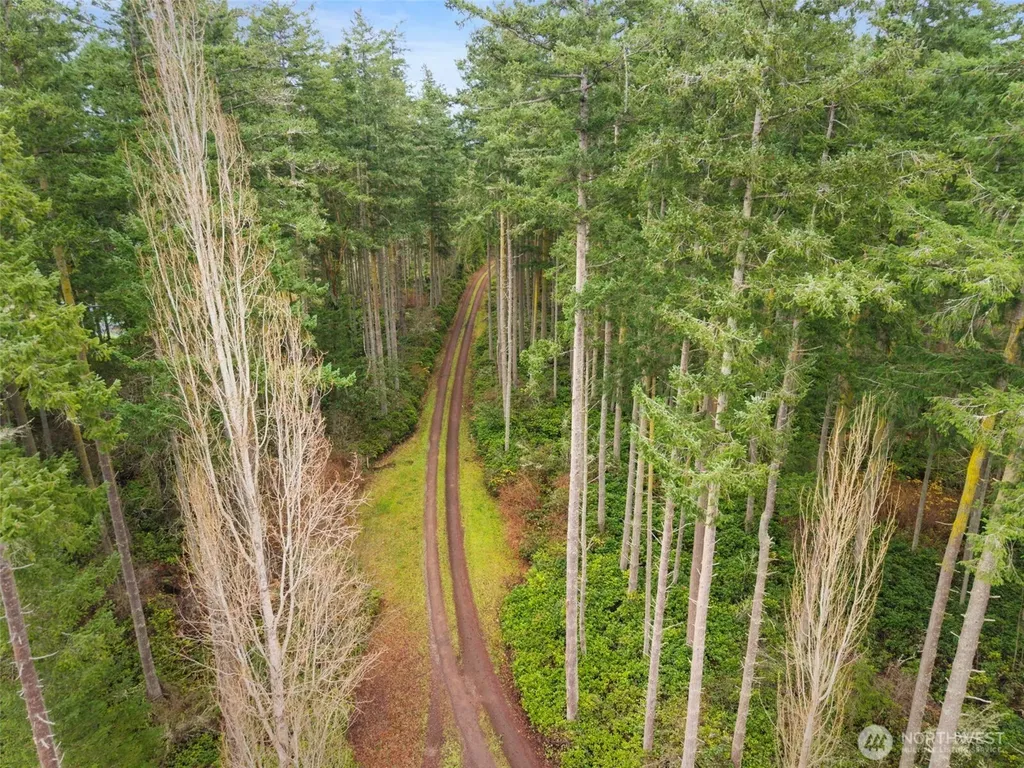 824 Schwartz Road Nordland WA 98358