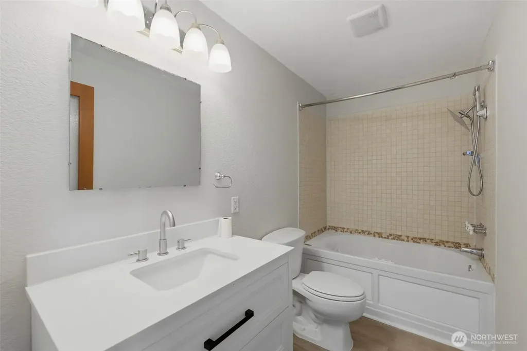 200 N Schaufler Lane Lilliwaup WA 98555